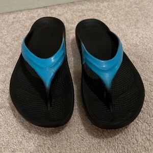 Oofos flip flops
